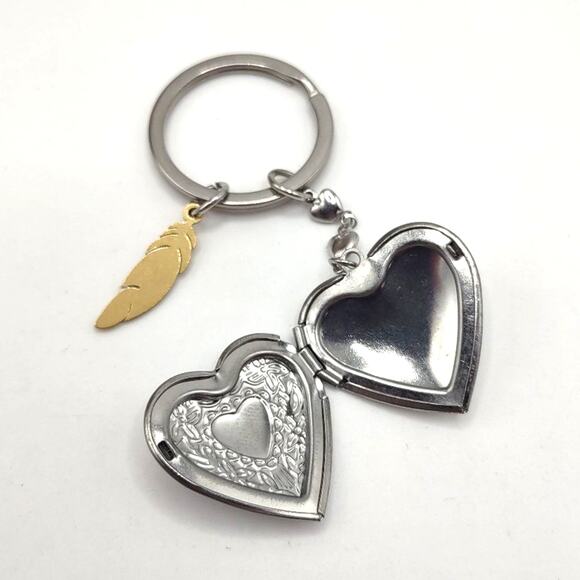 Stainless Heart Locket Keychain Vintage Feather Anniversary Birthday Gift NEW! - Picture 1 of 6